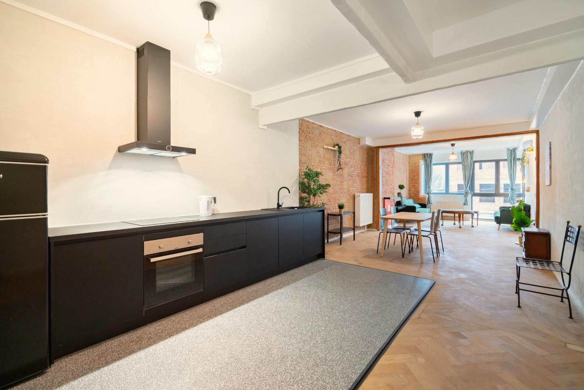 Charming And Spacious Apartments In The Heart Of แอนต์เวิร์ป ภายนอก รูปภาพ